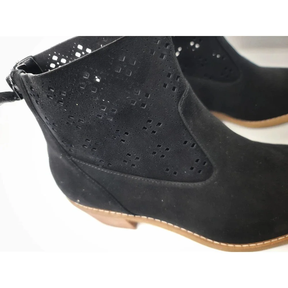 NEW COLE HAAN BLACK SUEDE LASER CUT OUT ANKLE BOOTIE - SIZE 8 - Picture 6 of 11